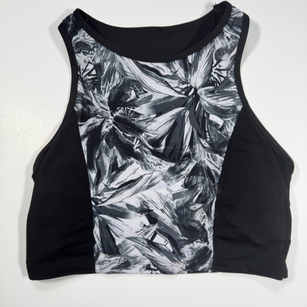 🌷 Betsy Johnson Performance Black and White Floral Cropped Sports Bra Tank Top